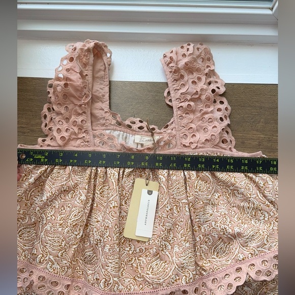 Anthropology Let Me Be Eyelet Swing Top Size M Neutral Motif NWT - Picture 5 of 7